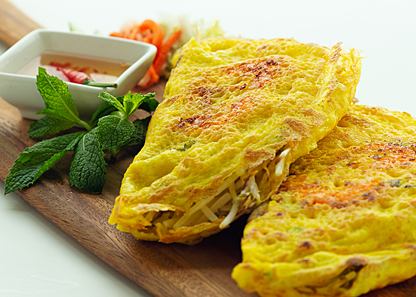 Bánh Xèo with Nuoc Cham